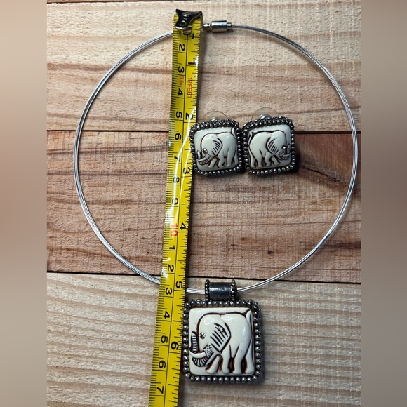 Elephant choker pendant and earrings - Picture 2 of 4